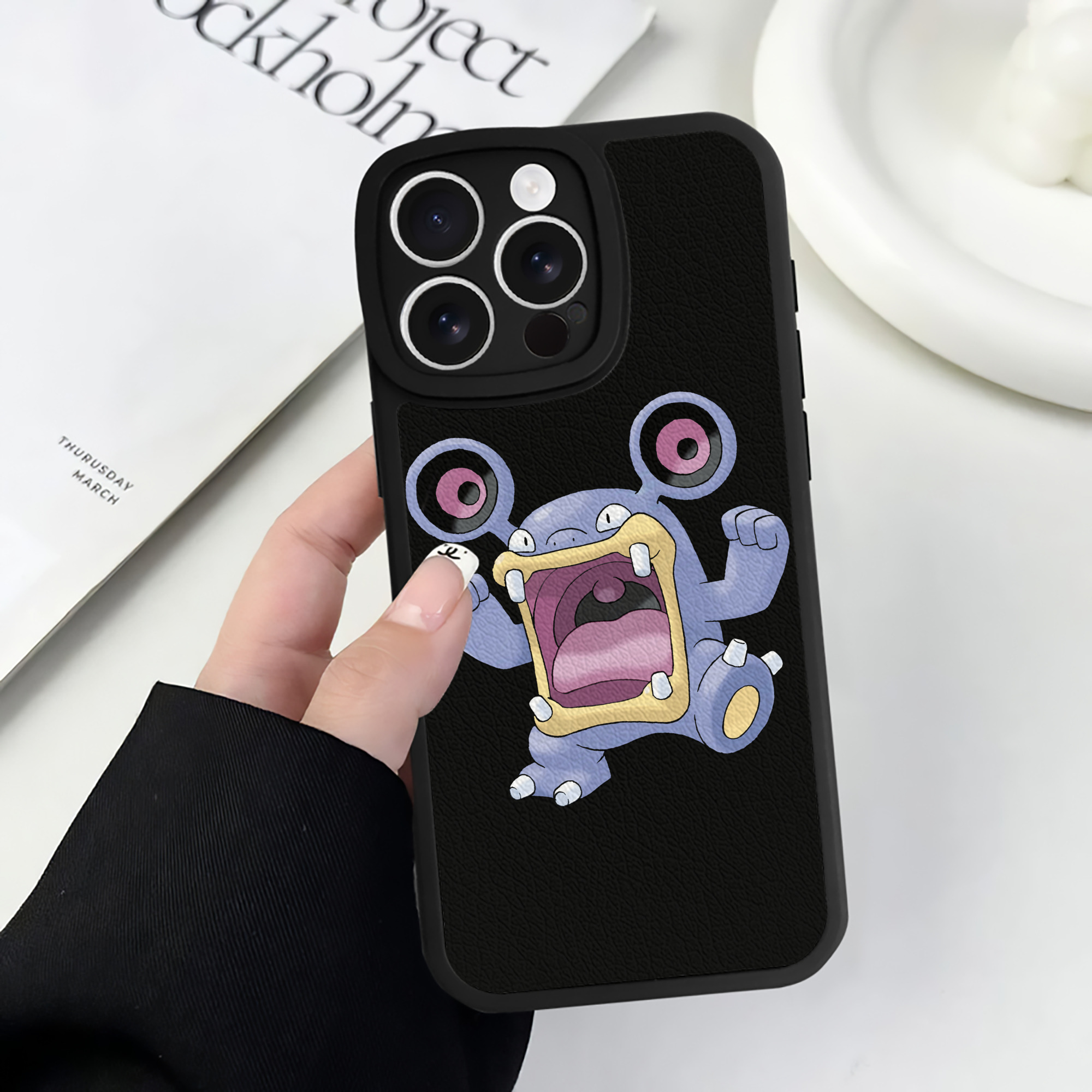 （画像用） ポケットモンスター Pokémon 【iPhone 16シリーズ対応】シリコンスマホケース（レザー調） 材質：シリコン